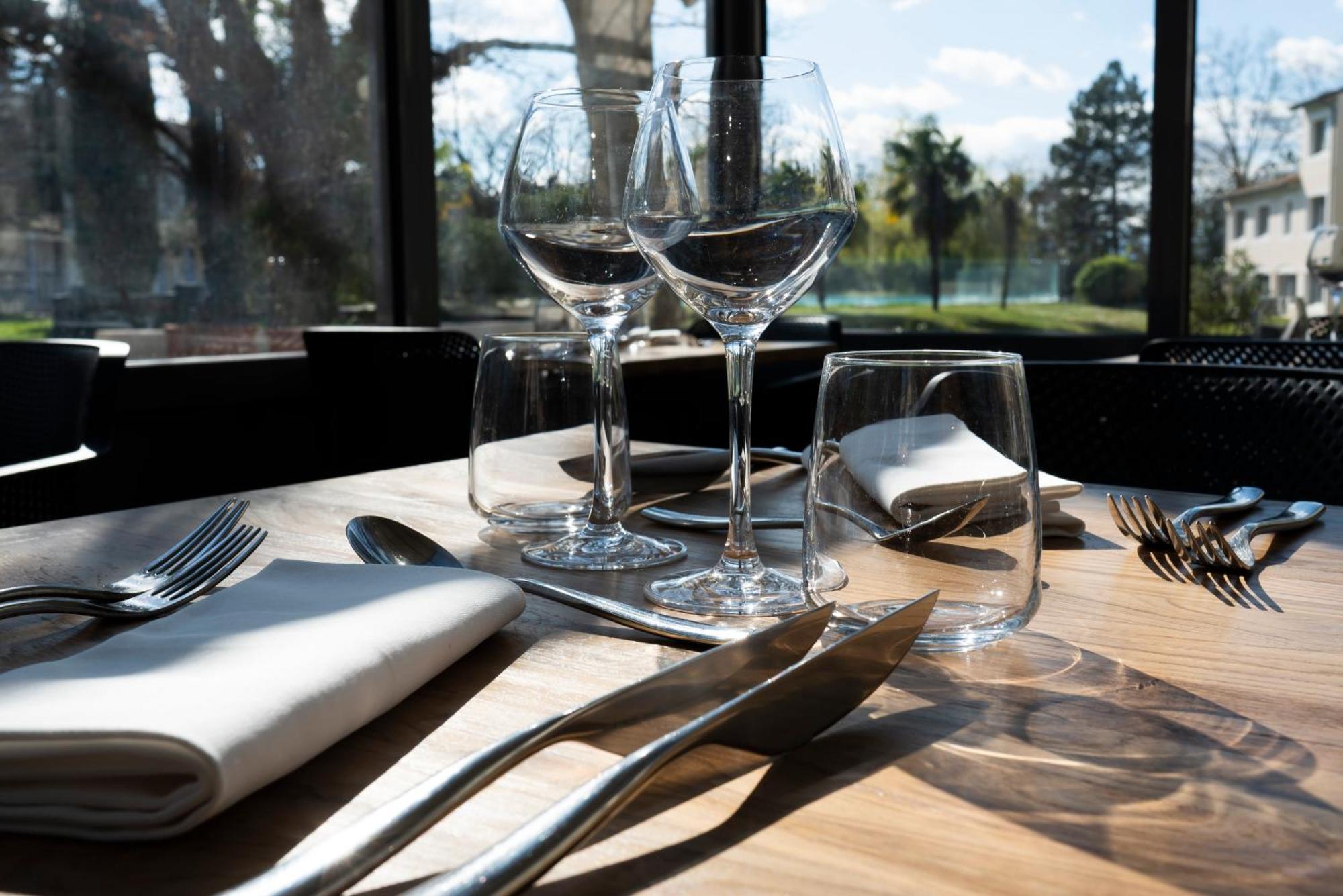 Logis Hotel Restaurant Spa Les Oliviers Loriol-sur-Drome Exterior photo